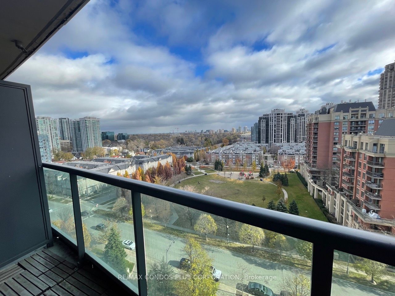 28 Harrison Garden Blvd, #1501
