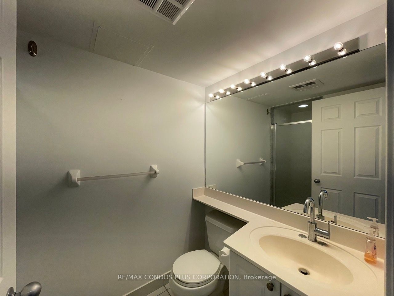28 Harrison Garden Blvd, #1501