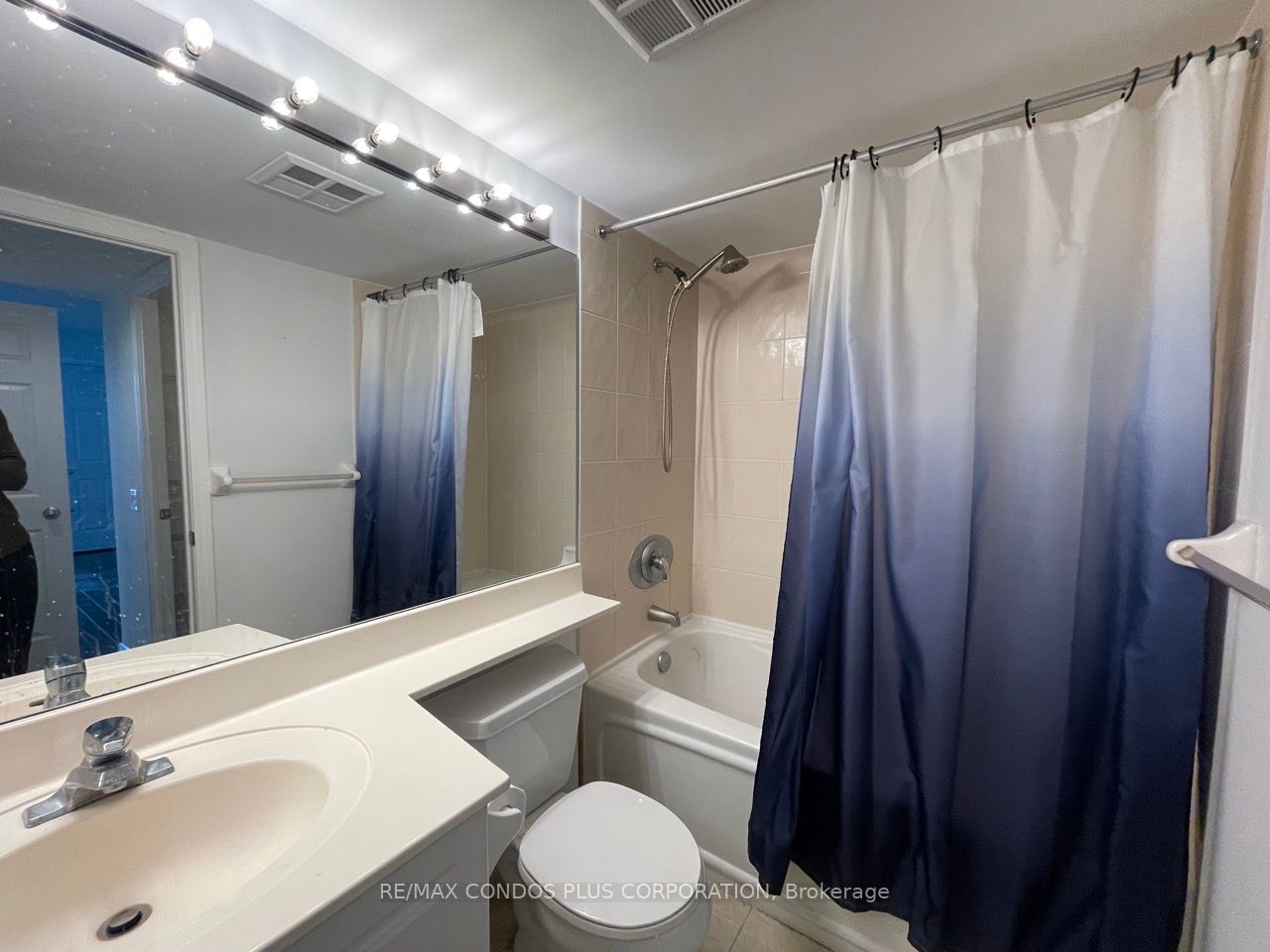 28 Harrison Garden Blvd, #1501