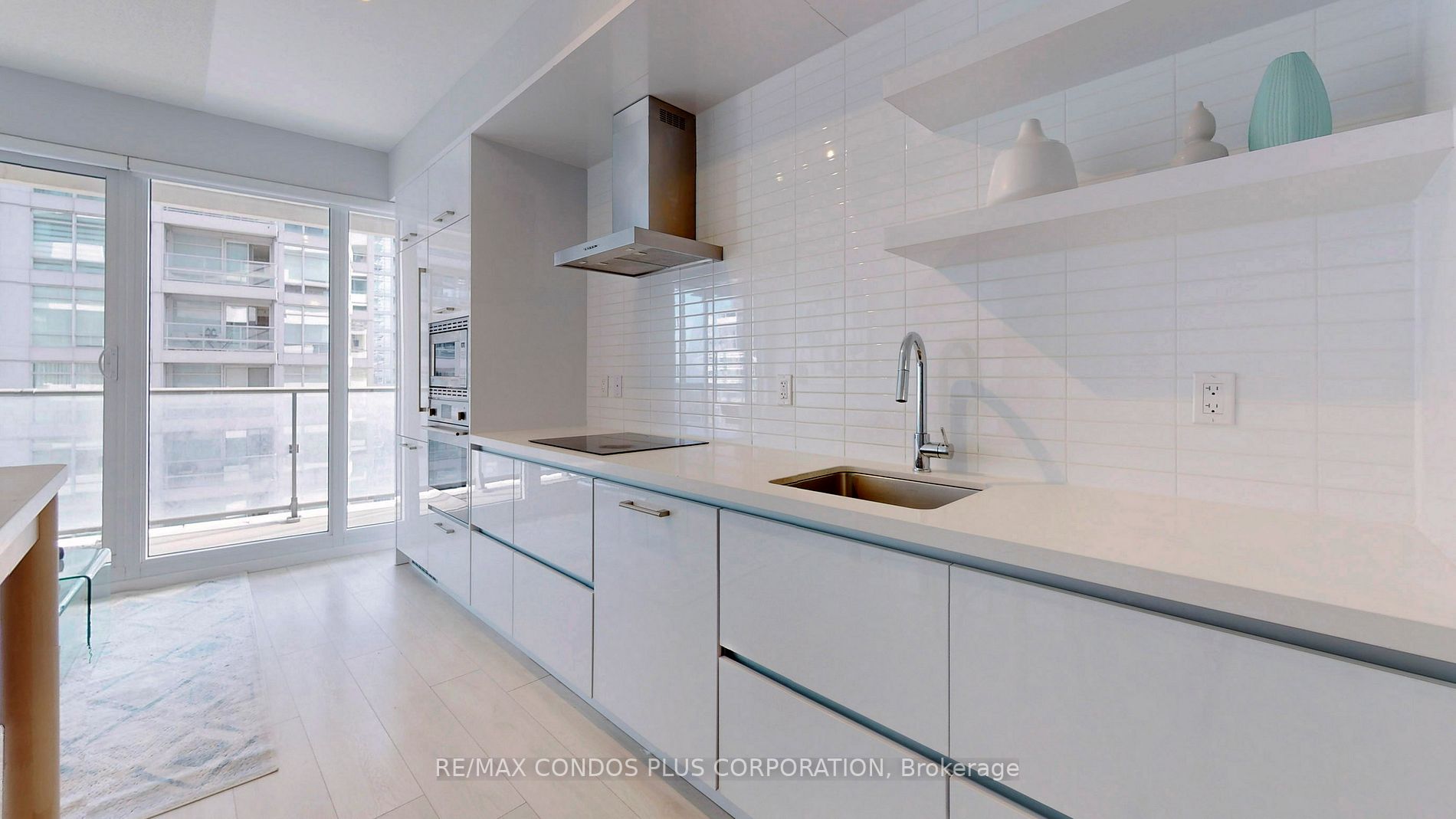 2221 Yonge St, #2006