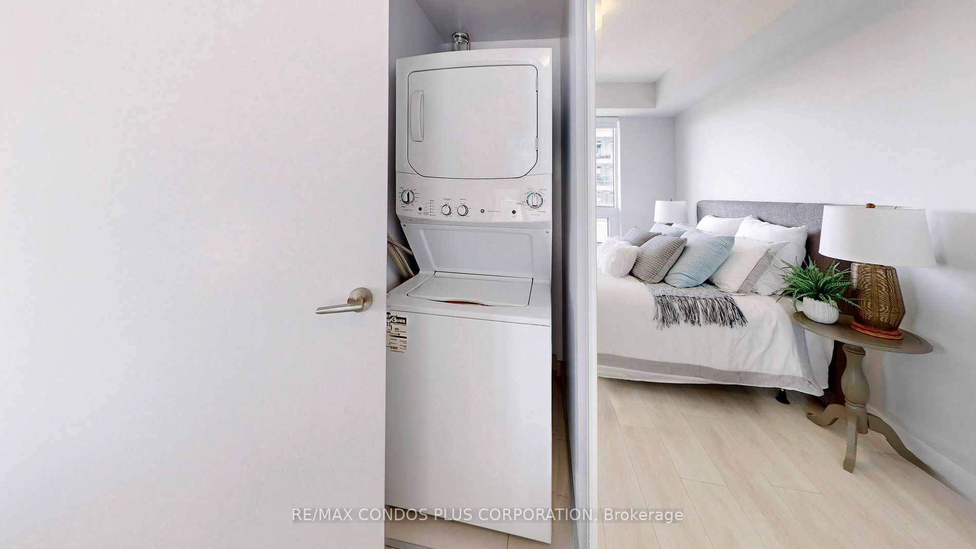 2221 Yonge St, #2006