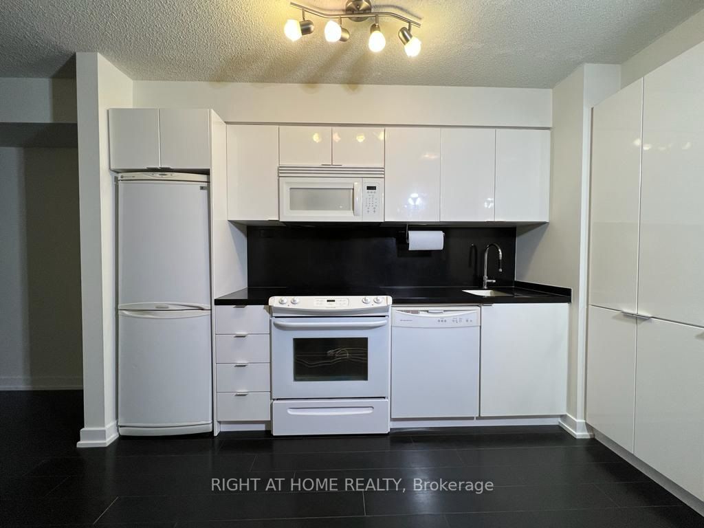 15 Iceboat Terrace, #1611