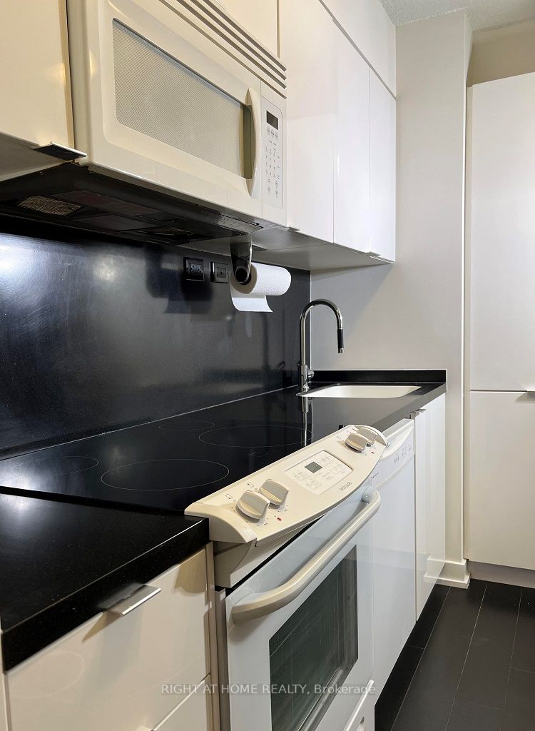 15 Iceboat Terrace, #1611
