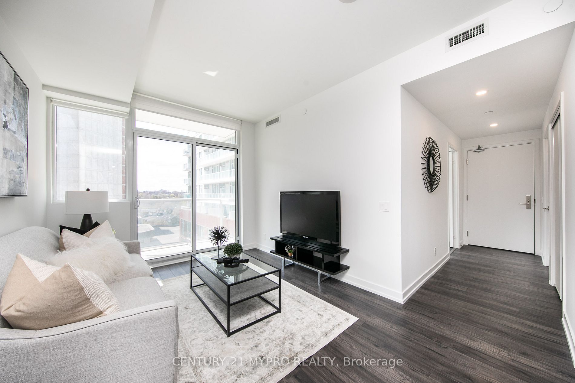33 Helendale Ave, #711
