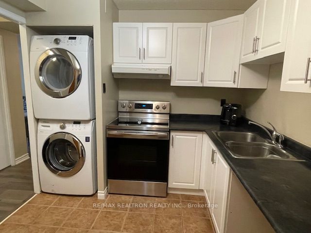 10 Tangreen Crt, #407