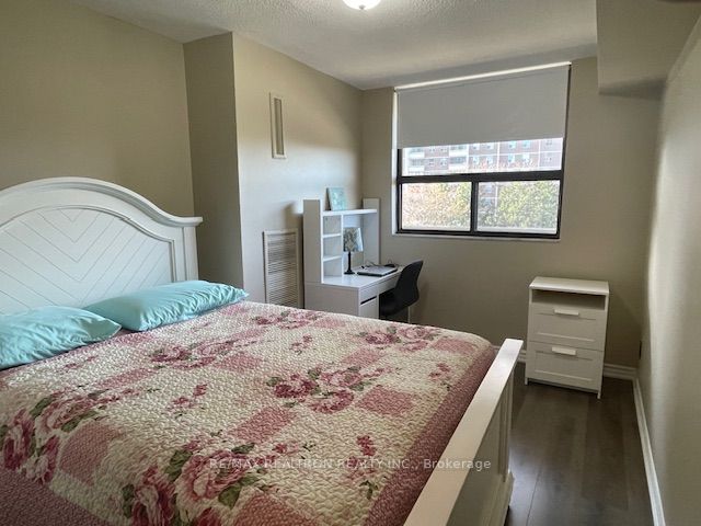 10 Tangreen Crt, #407