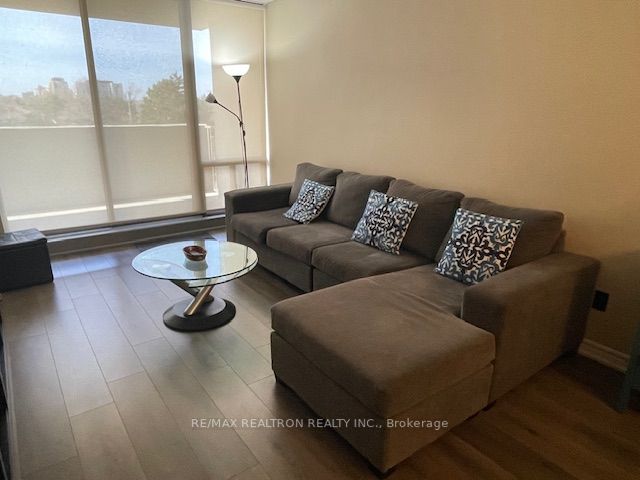 10 Tangreen Crt, #407