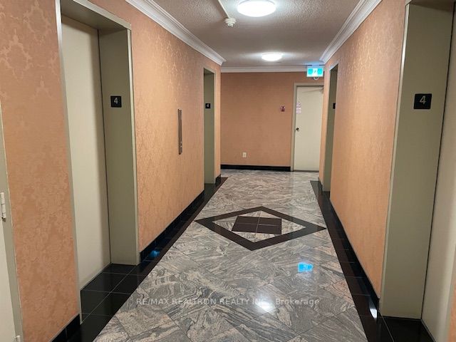 10 Tangreen Crt, #407
