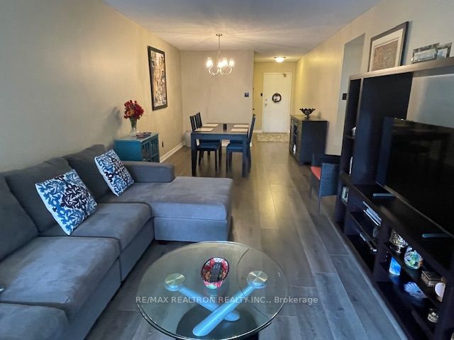 10 Tangreen Crt, #407