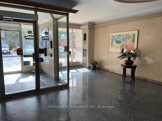 10 Tangreen Crt, #407