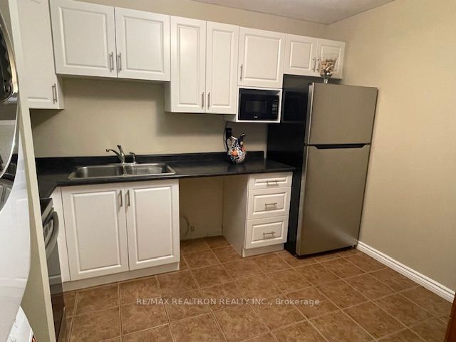 10 Tangreen Crt, #407