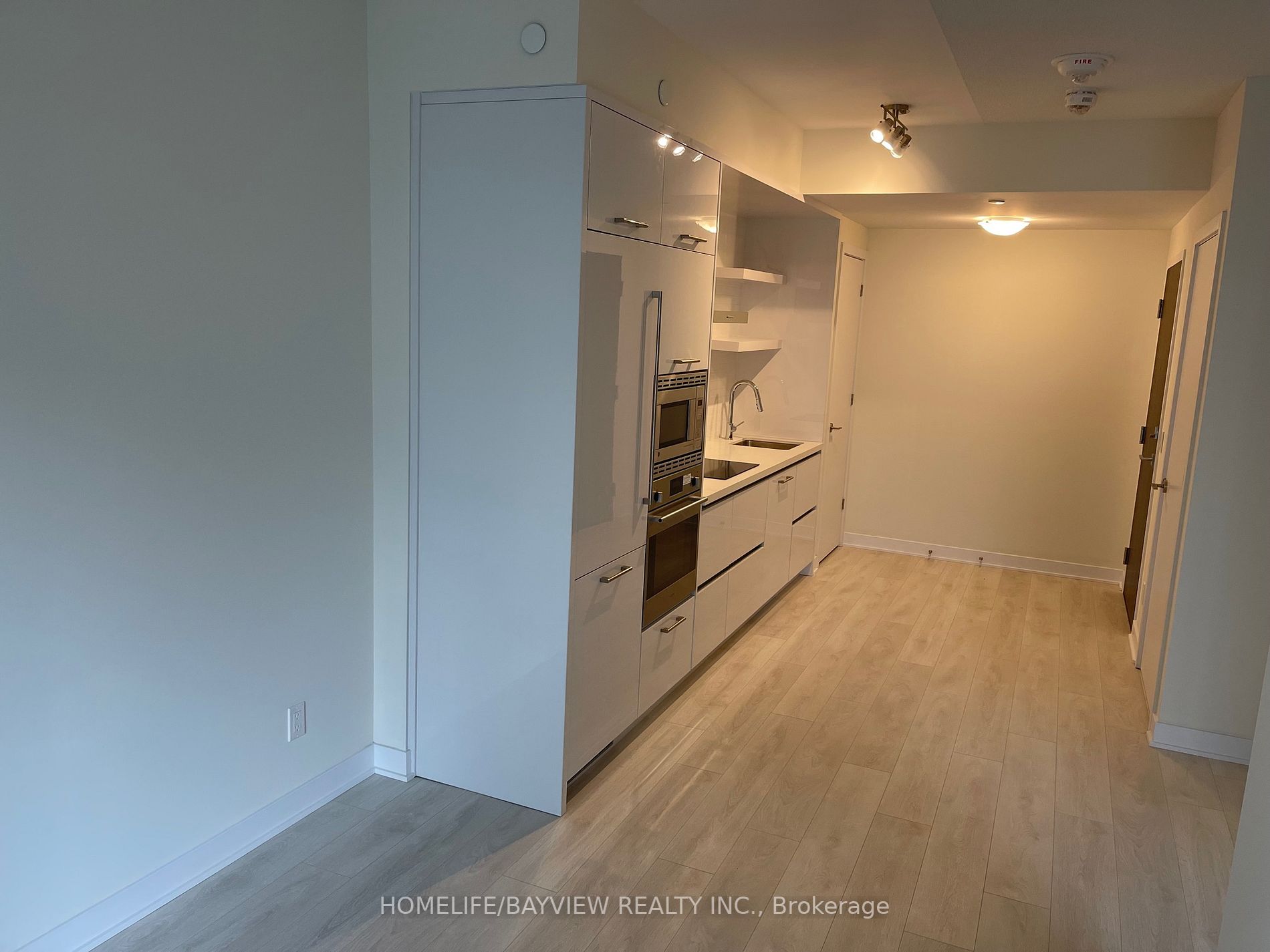 2221 Yonge St, #405