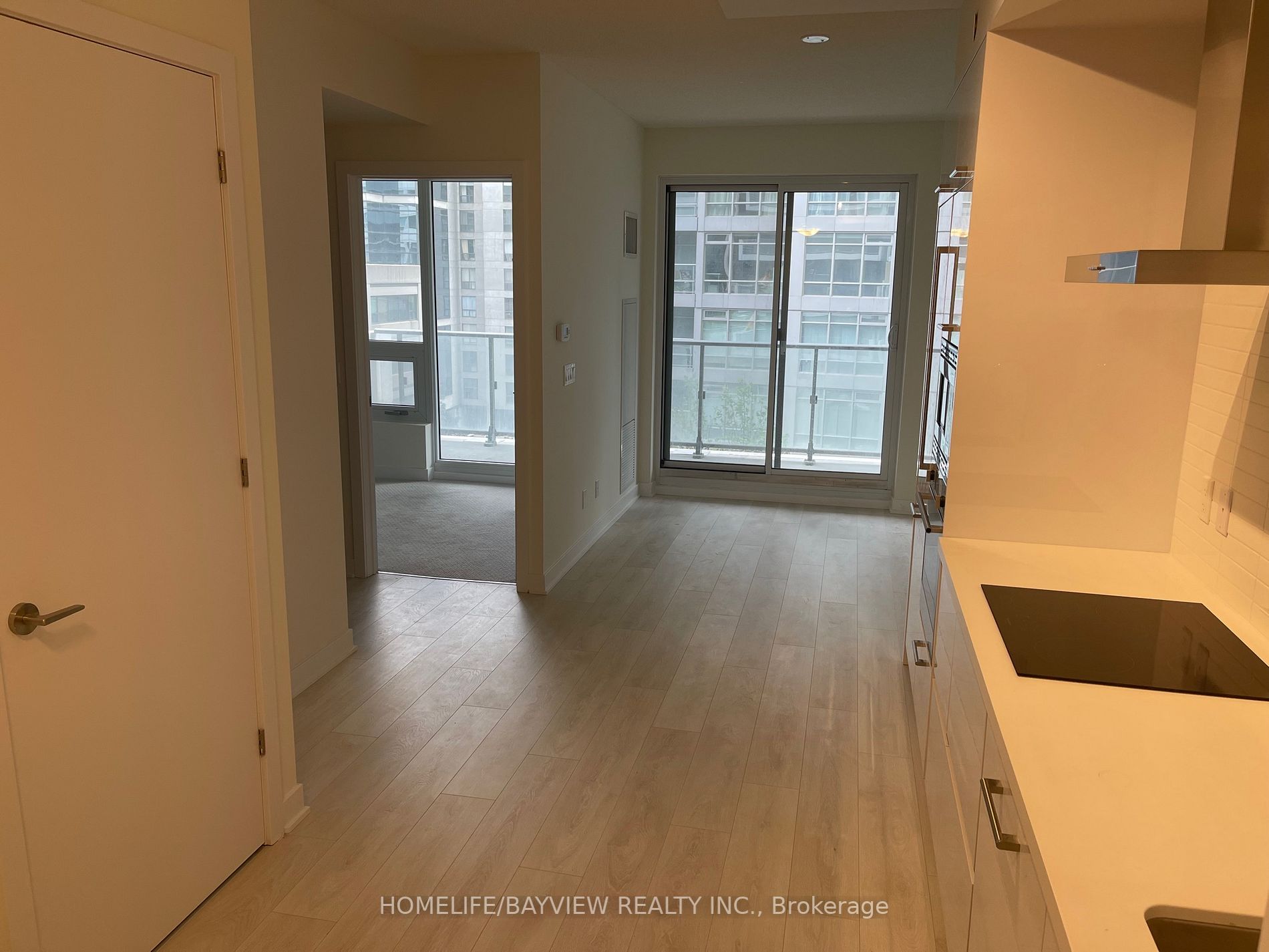 2221 Yonge St, #405