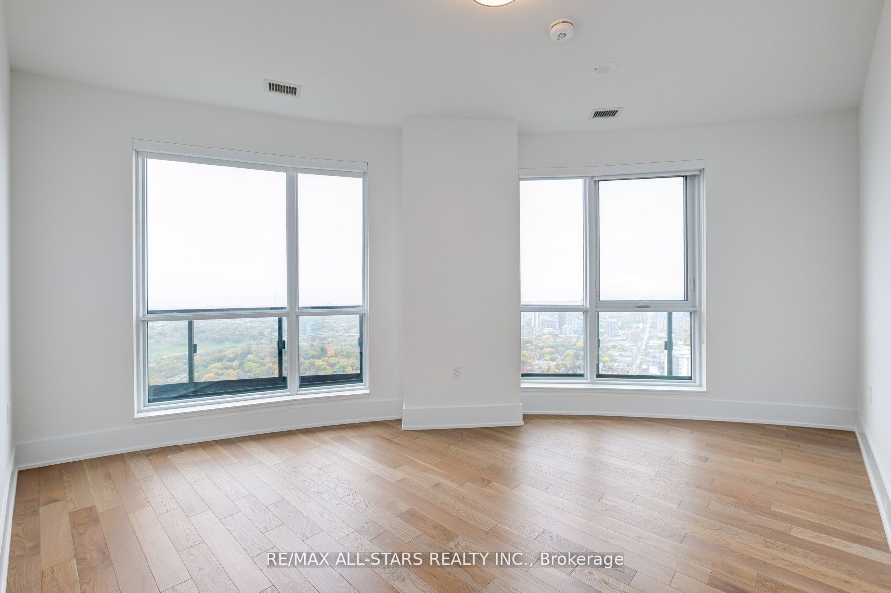 585 Bloor St E, #4418