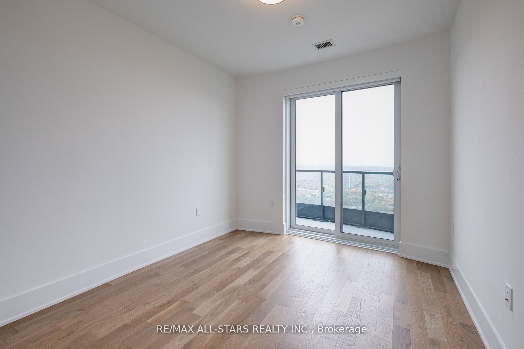 585 Bloor St E, #4418