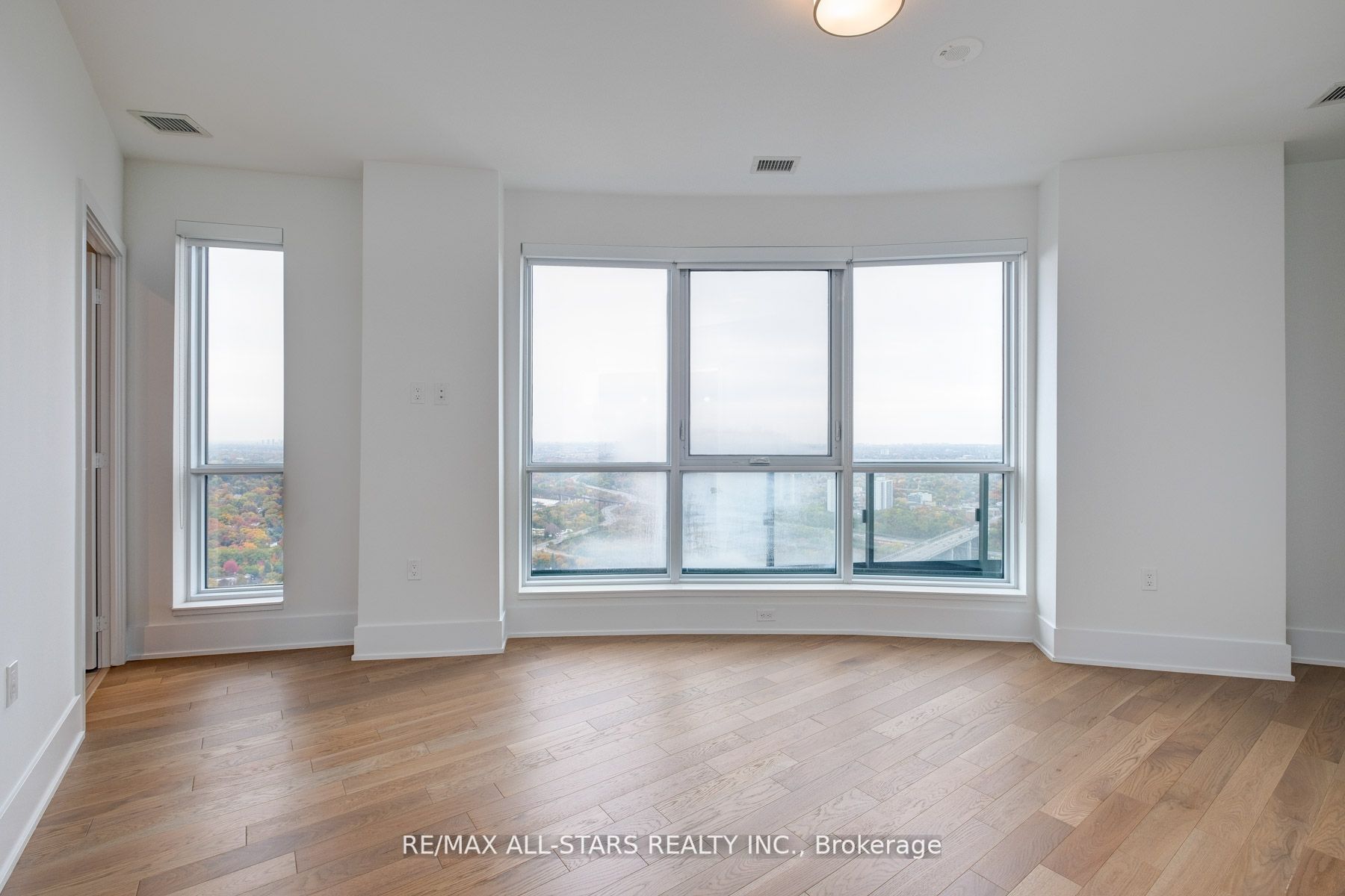 585 Bloor St E, #4418