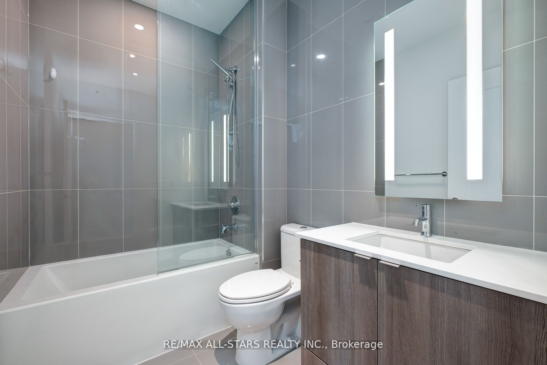 585 Bloor St E, #4418