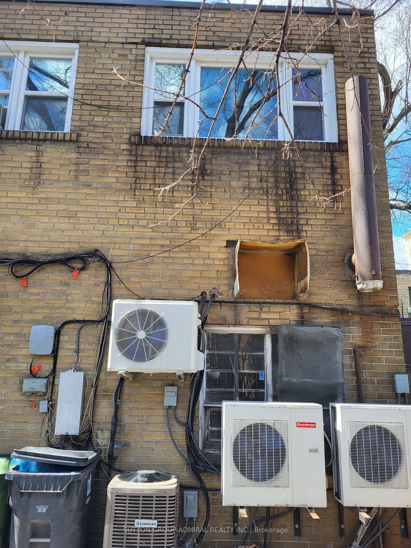 2839 Bathurst St