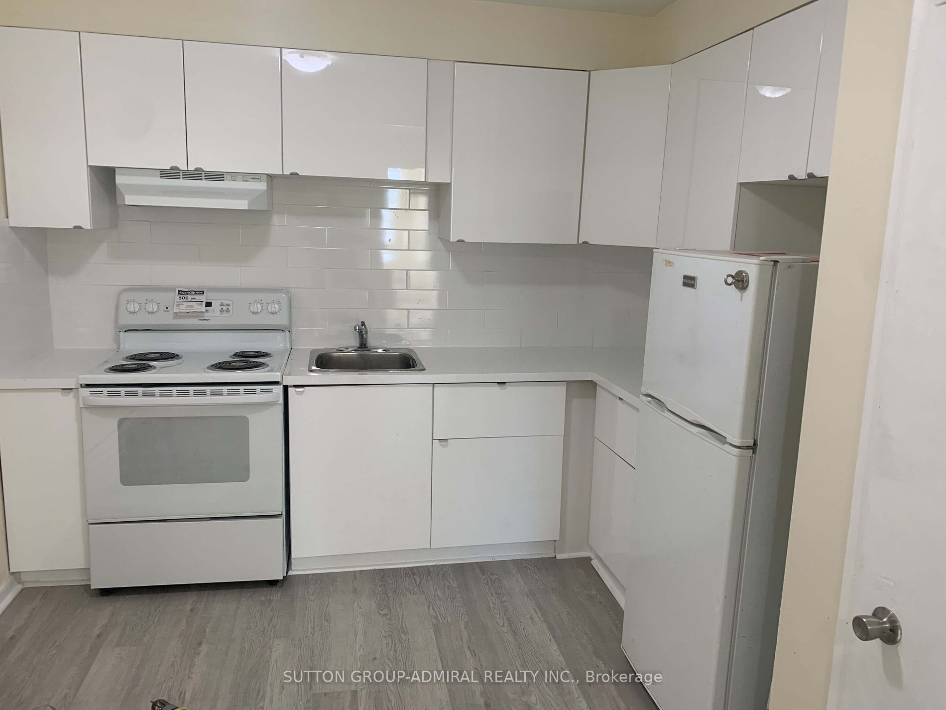 2839 Bathurst St