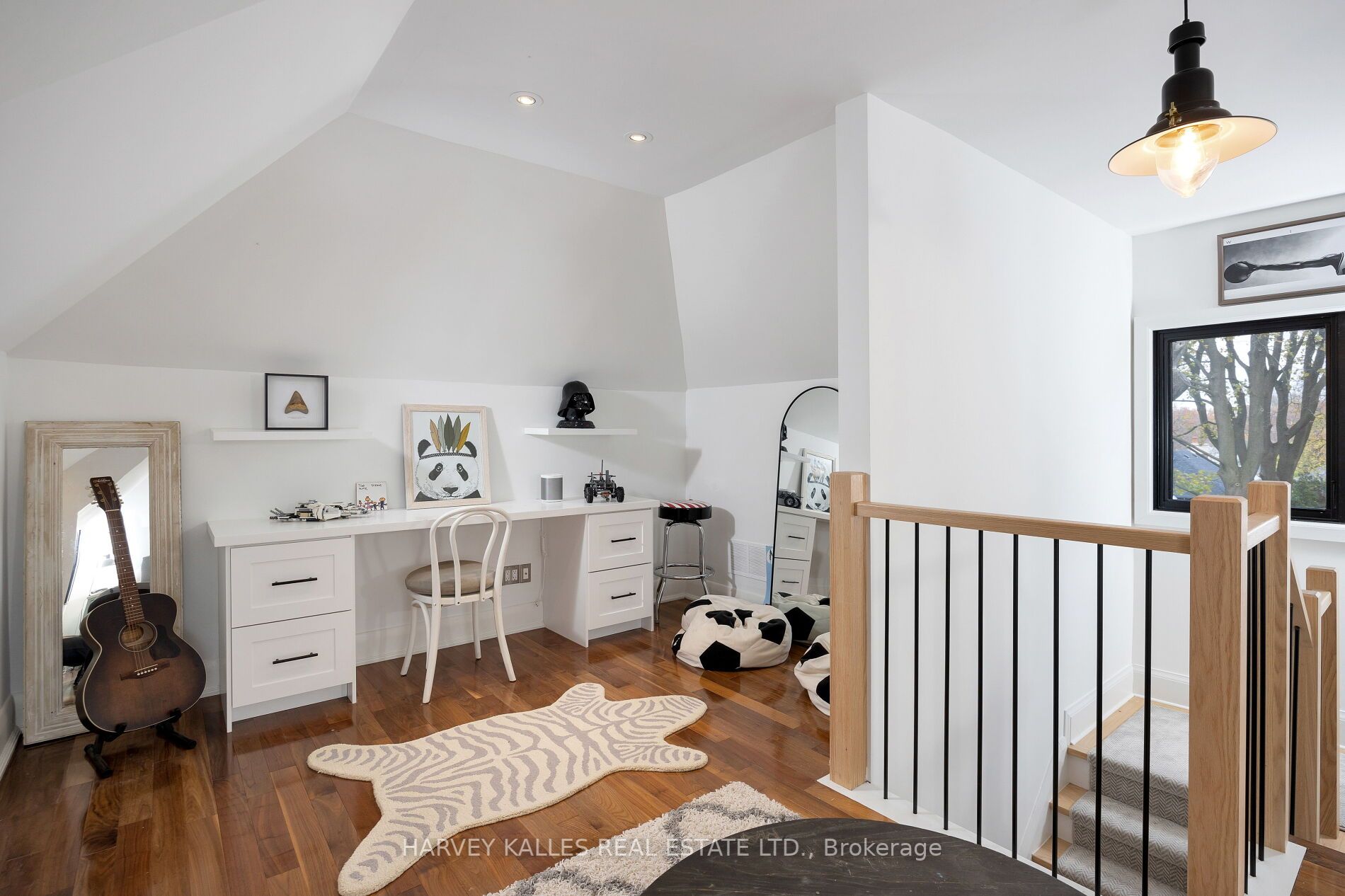 87 Hudson Dr