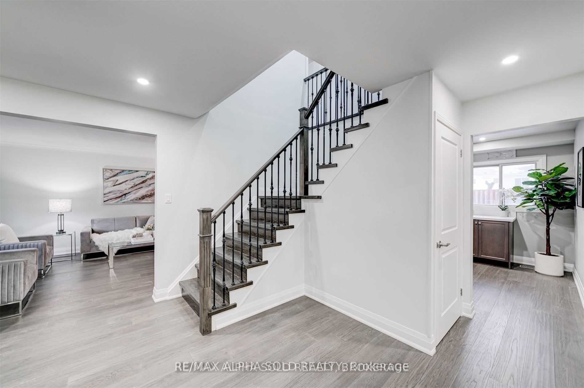 50 Bickerton Cres