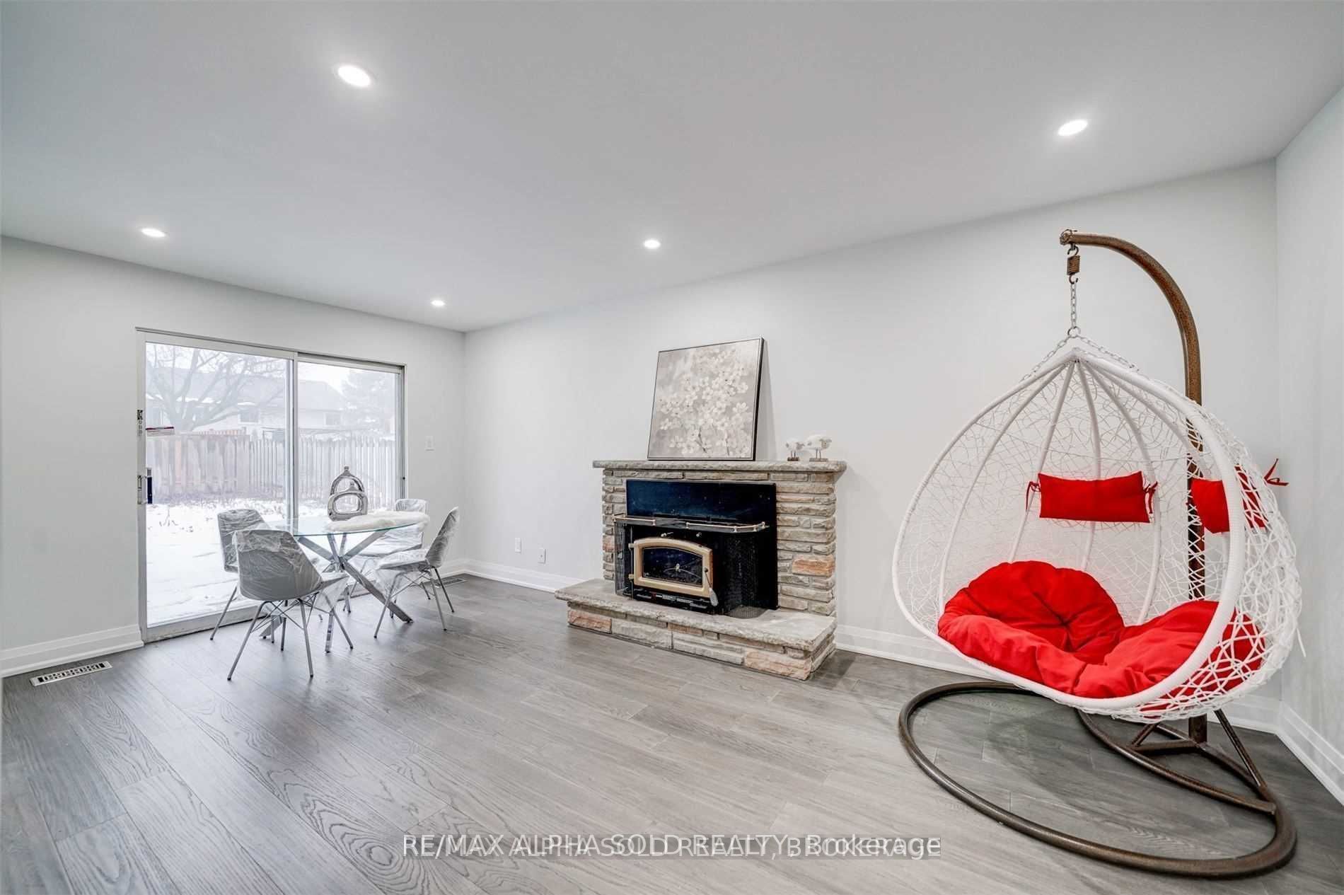 50 Bickerton Cres