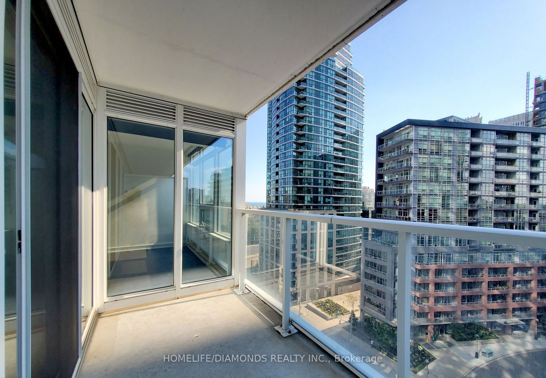 19 Bathurst St, #816
