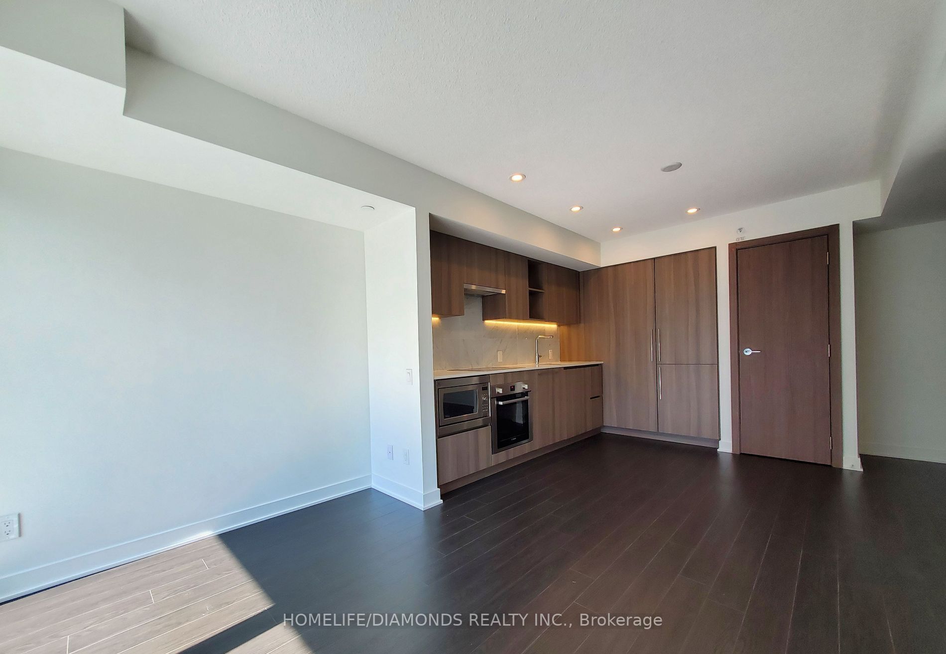 19 Bathurst St, #816