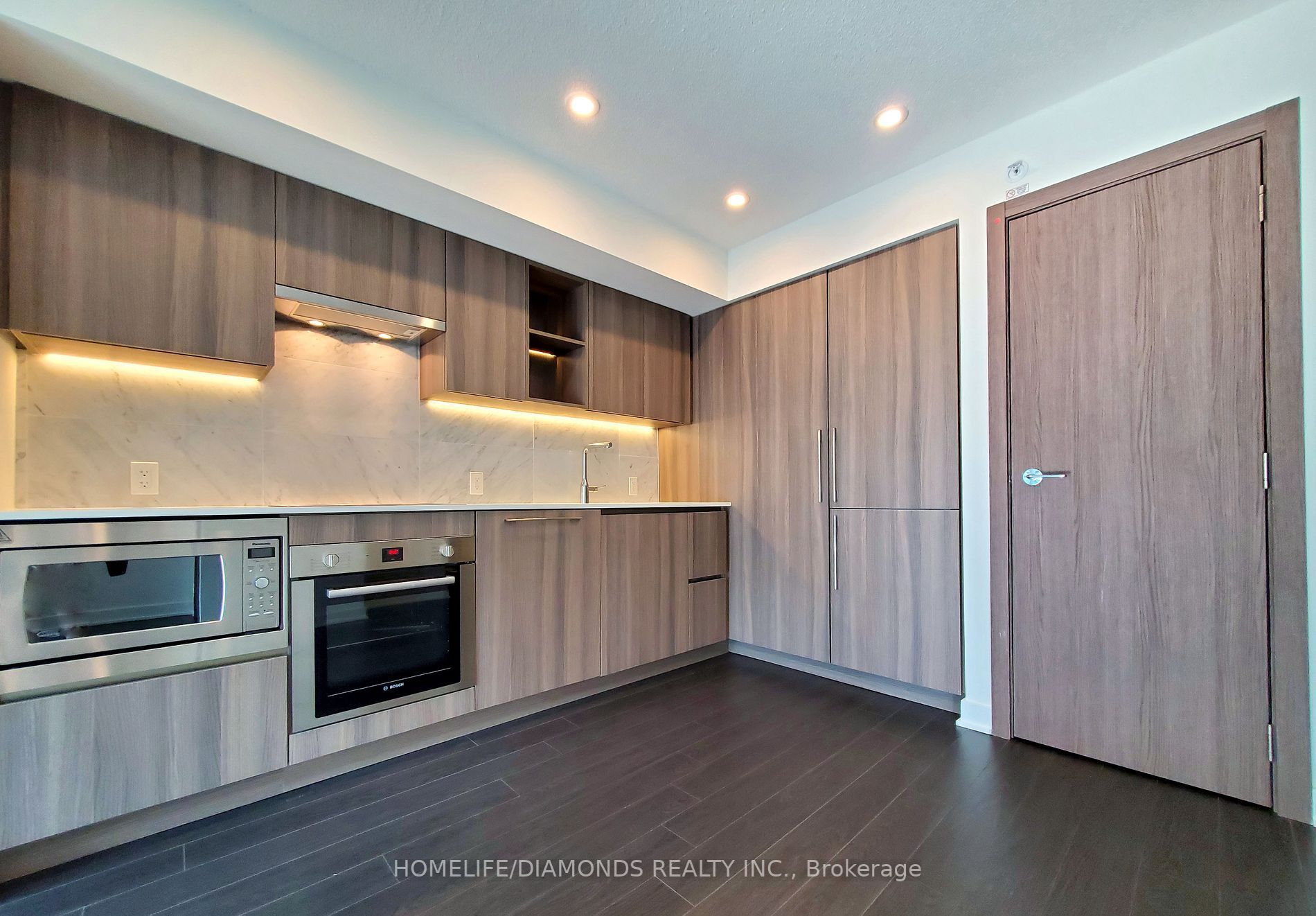 19 Bathurst St, #816