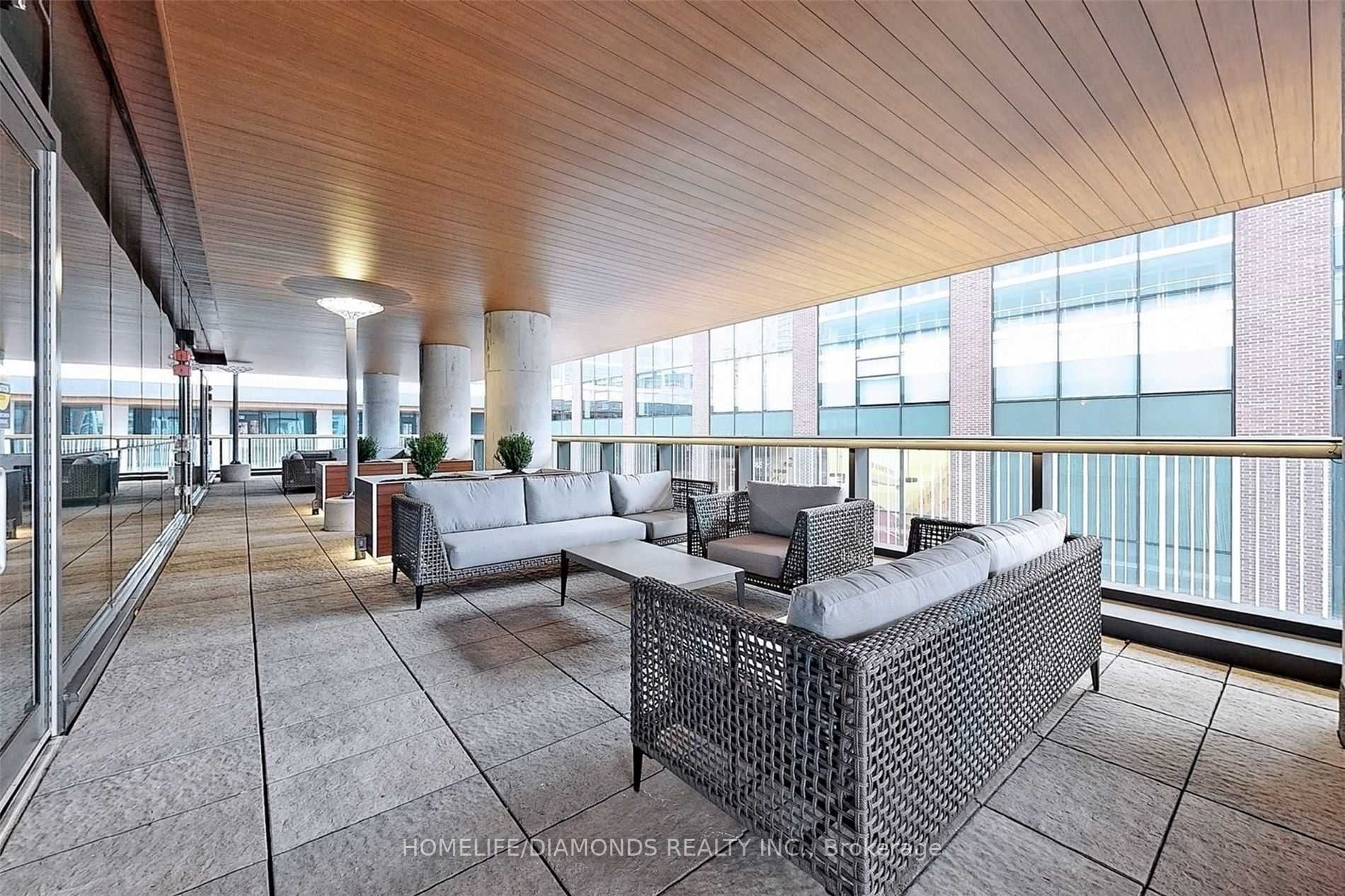19 Bathurst St, #816