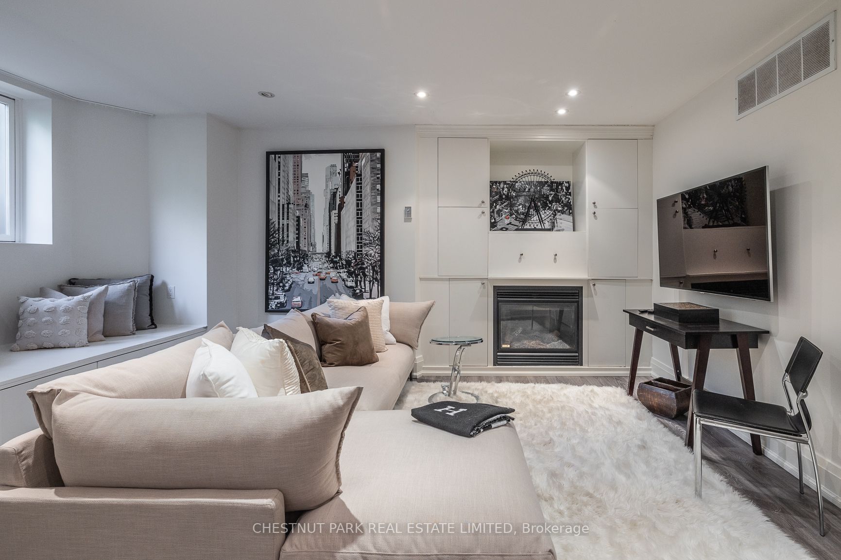 336 Douglas Dr