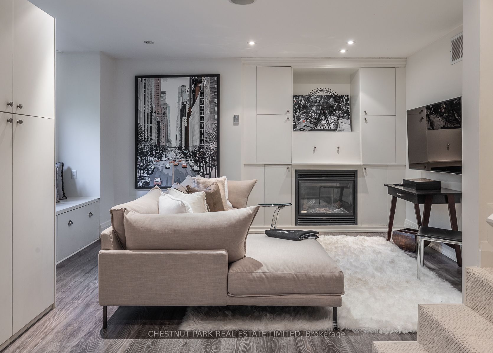 336 Douglas Dr