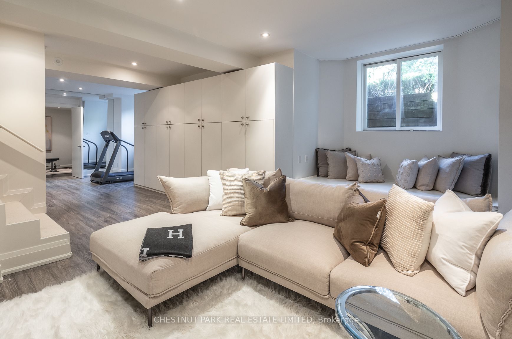 336 Douglas Dr