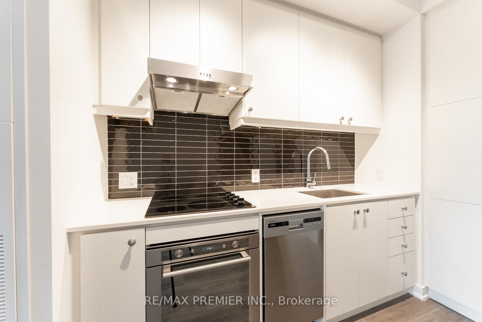 9 Tecumseth St, #408