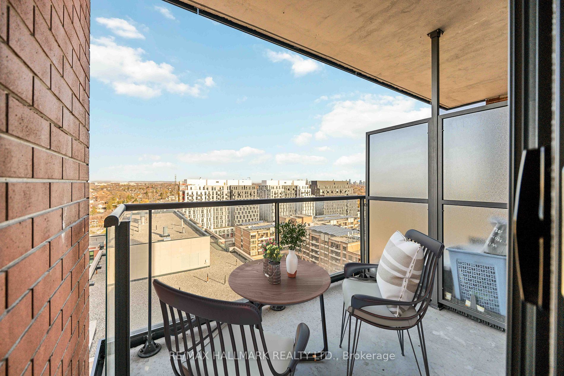 31 Tippett Rd, #1305