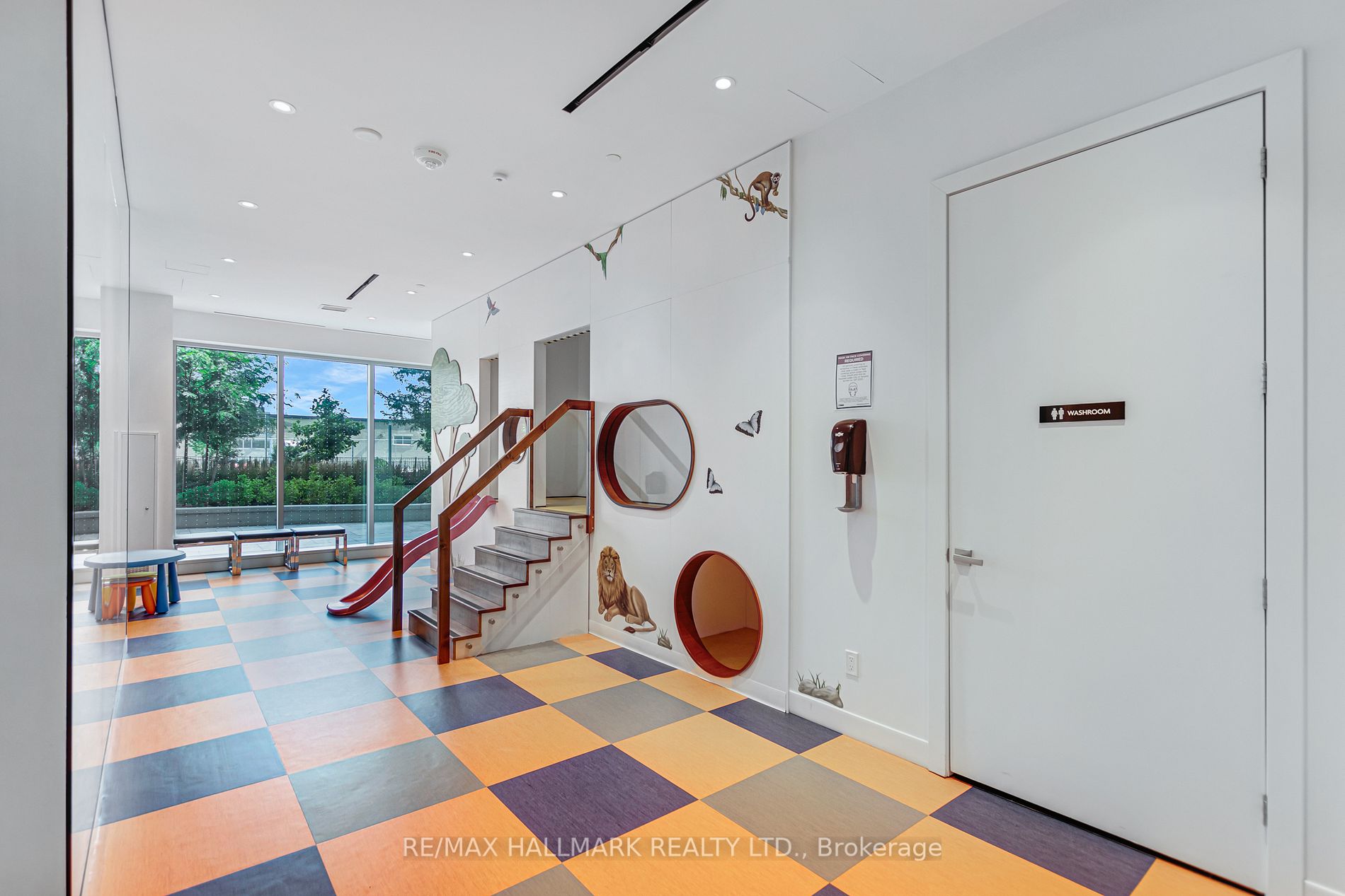 31 Tippett Rd, #1305