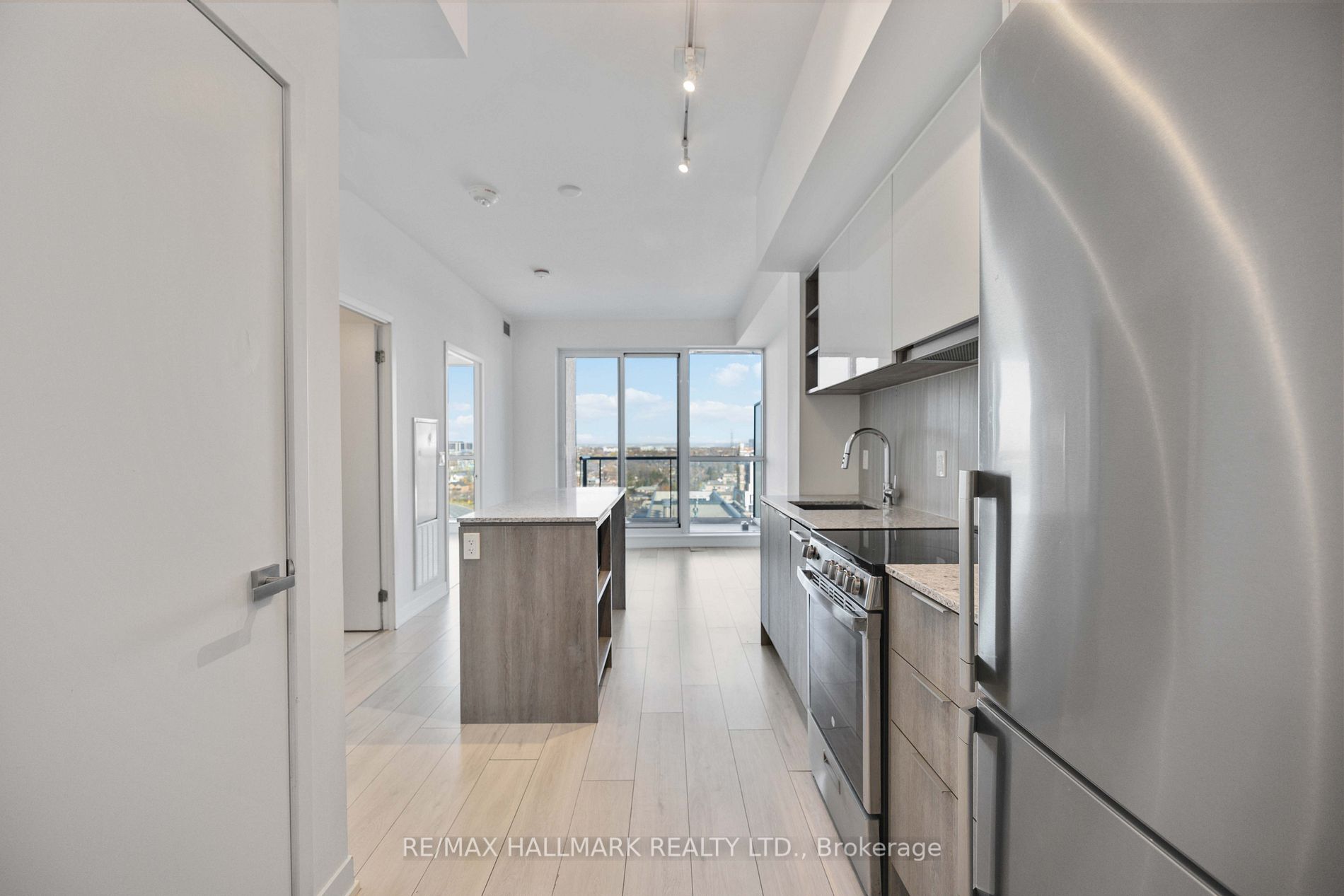 31 Tippett Rd, #1305