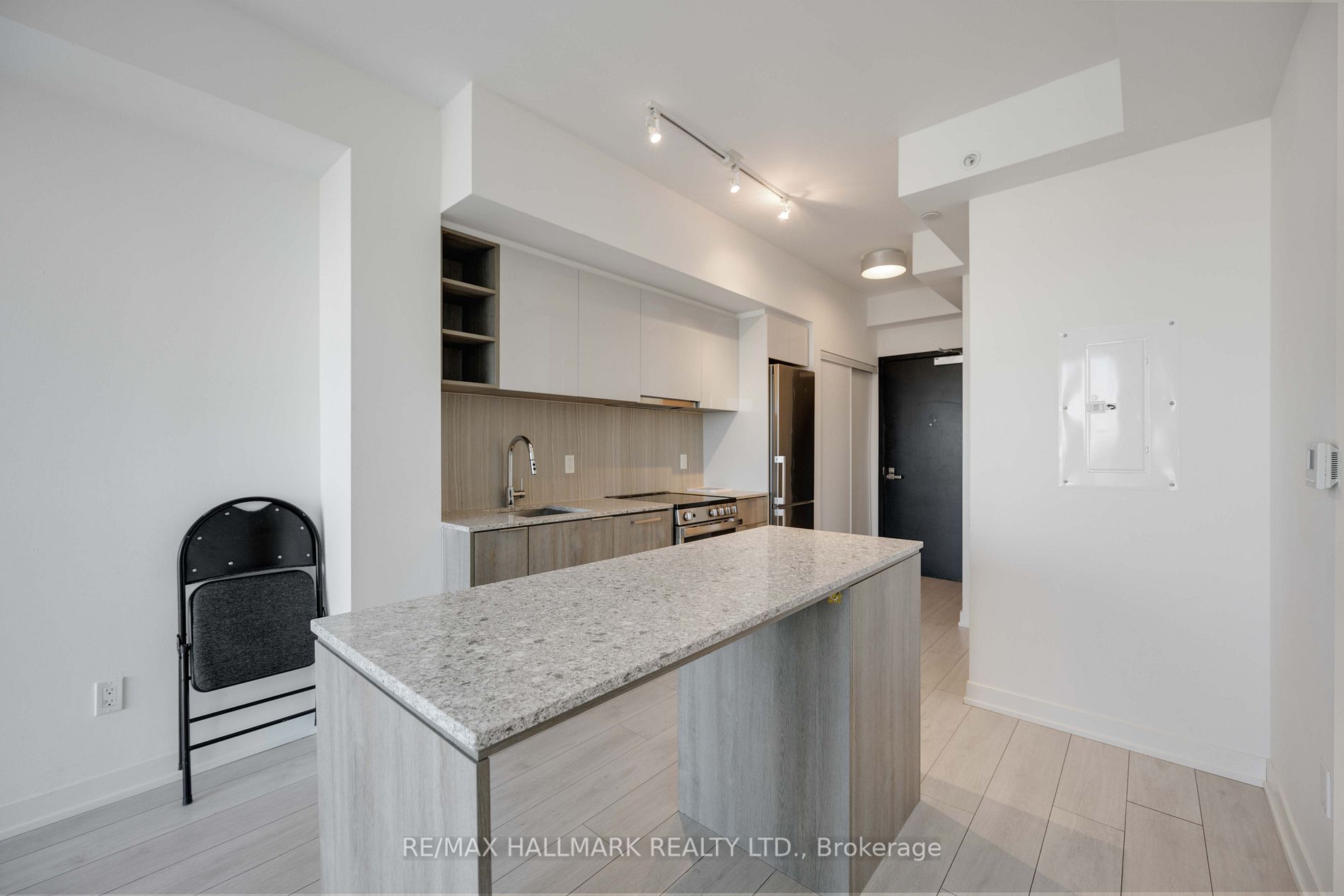 31 Tippett Rd, #1305