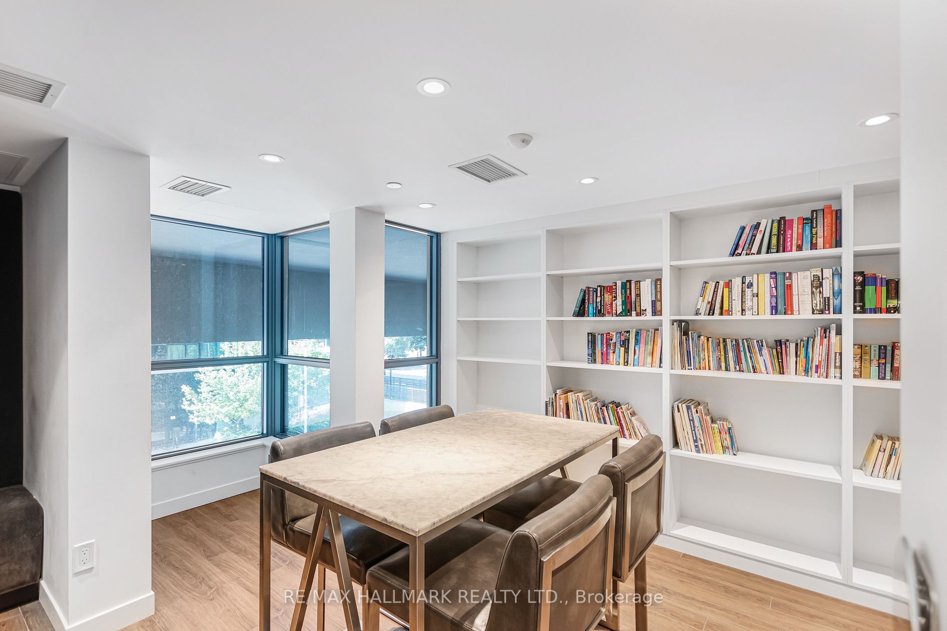 31 Tippett Rd, #1305