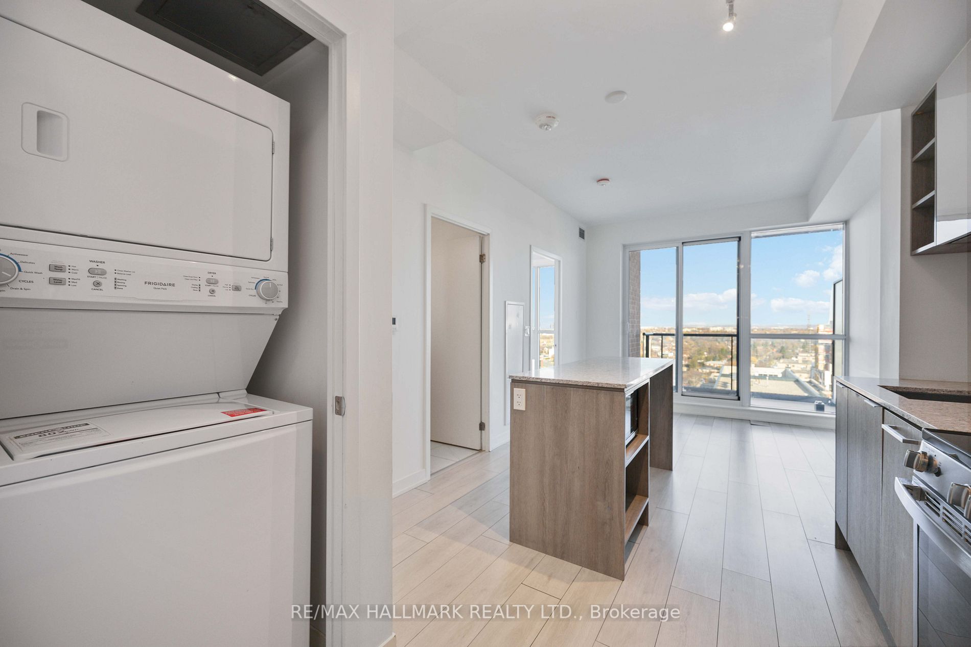 31 Tippett Rd, #1305