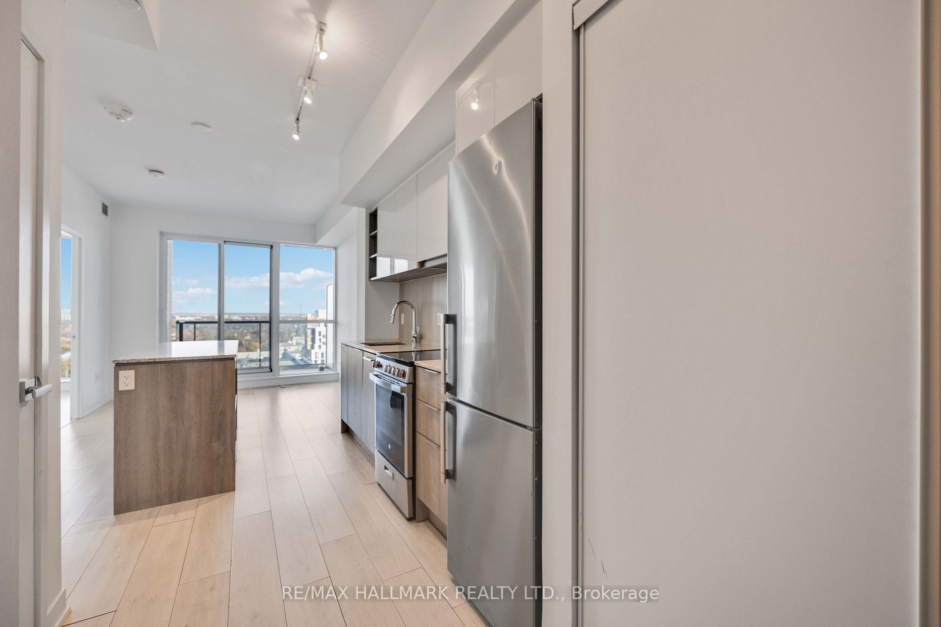 31 Tippett Rd, #1305