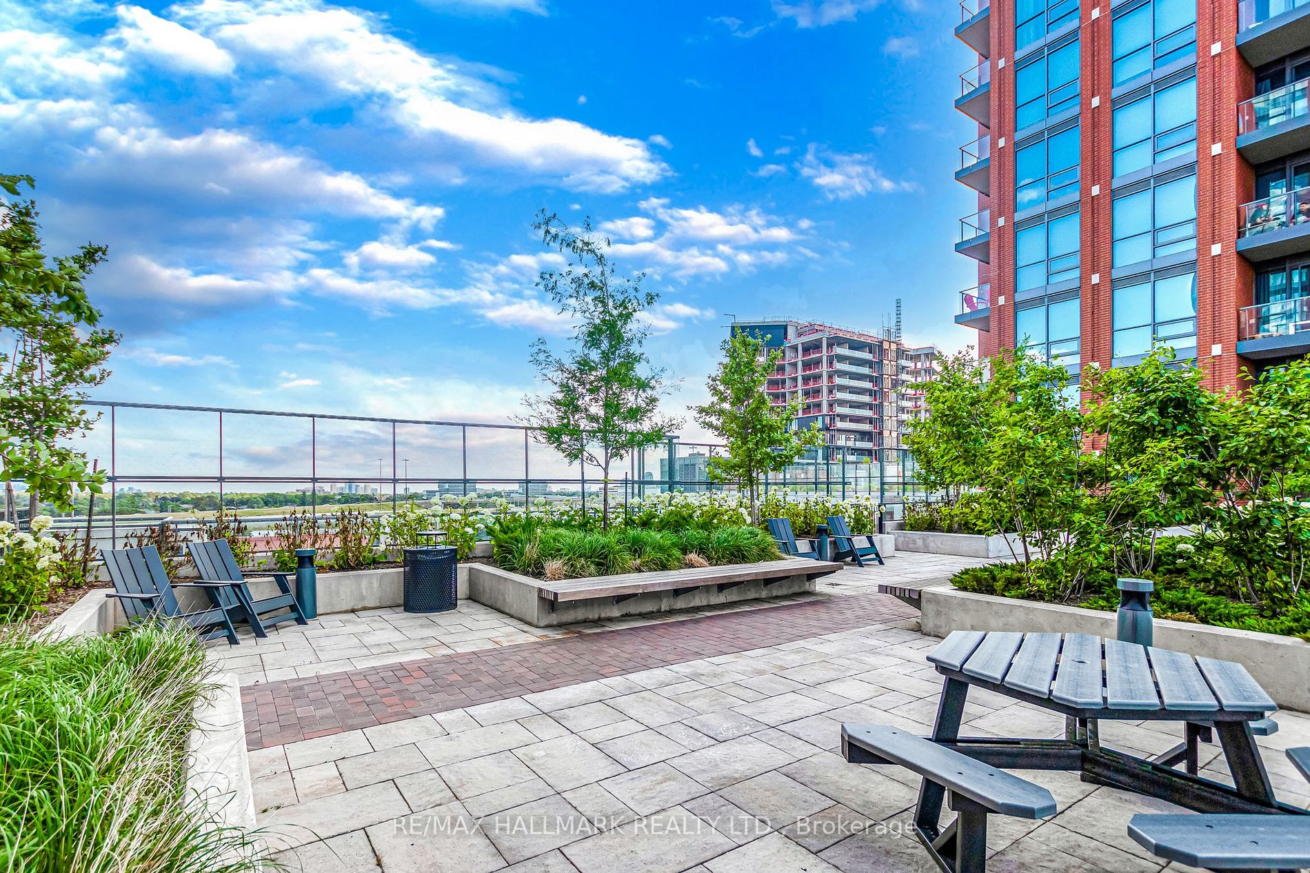 31 Tippett Rd, #1305