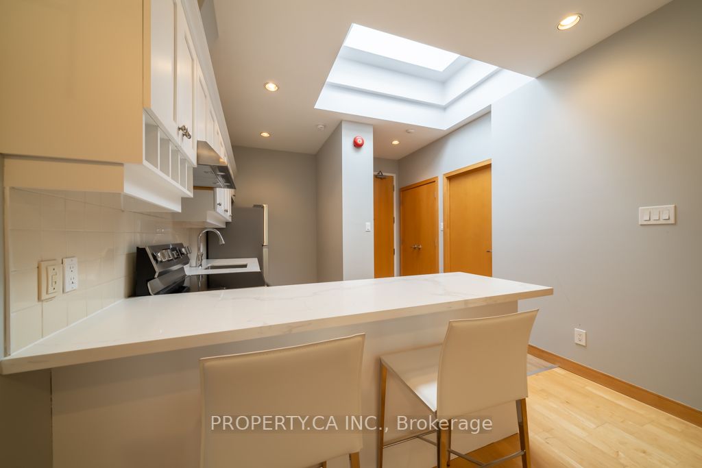 180 Frederick St, #403