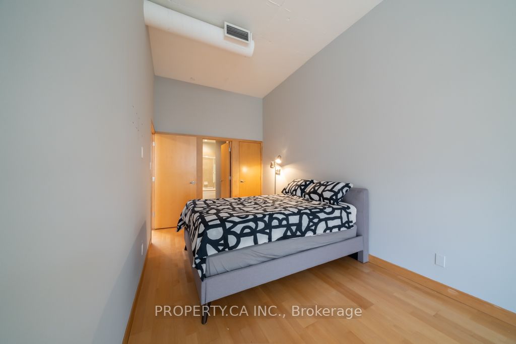 180 Frederick St, #403
