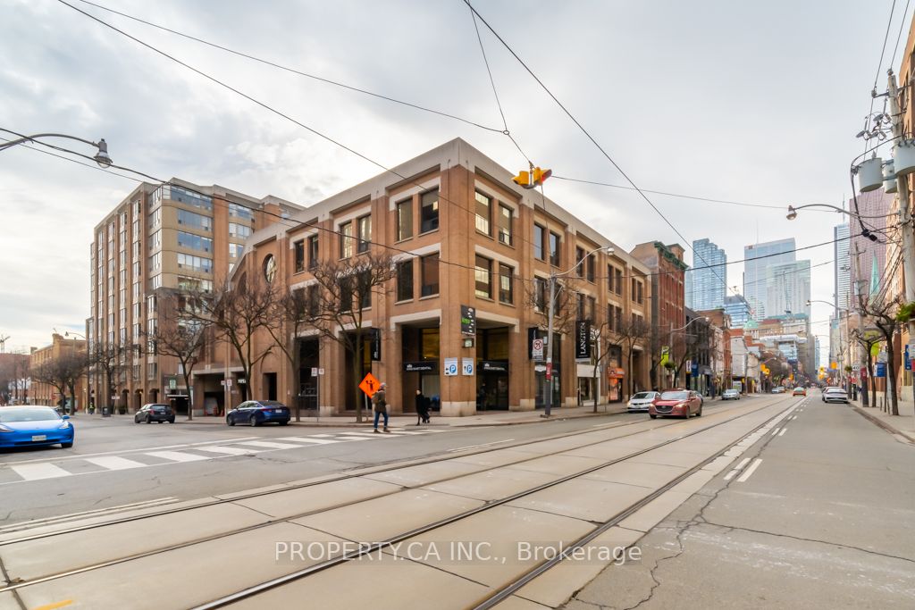 180 Frederick St, #403