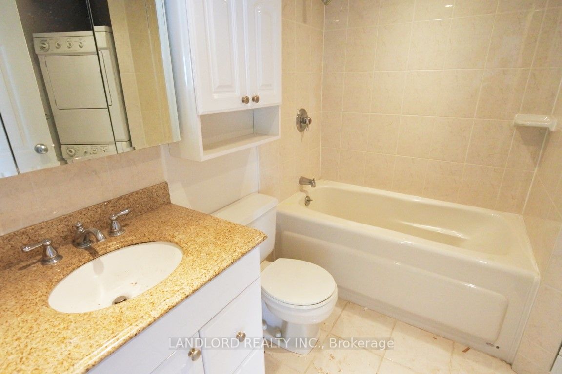 250 Queens Quay W, #1807