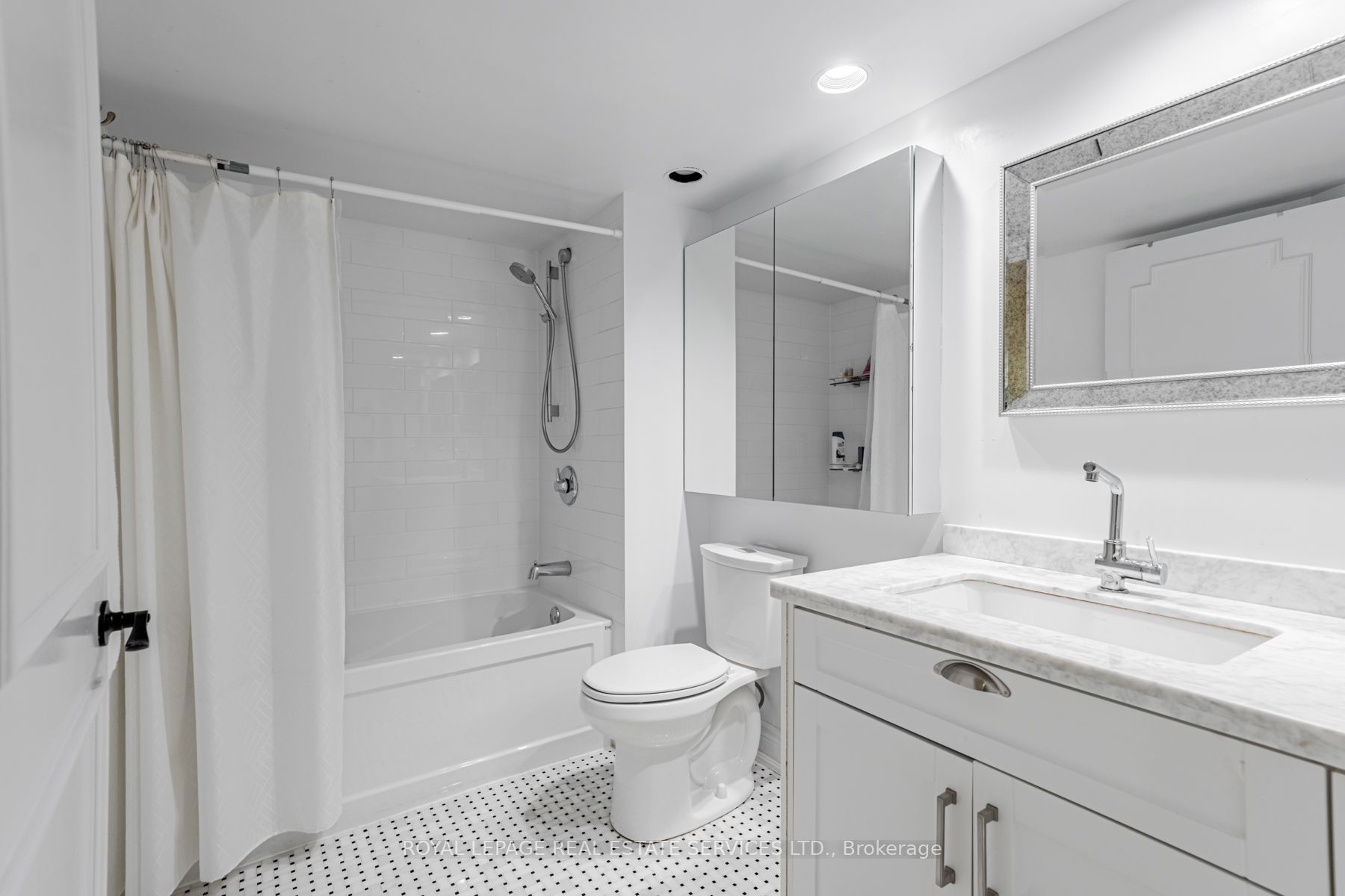 900 Yonge St, #502