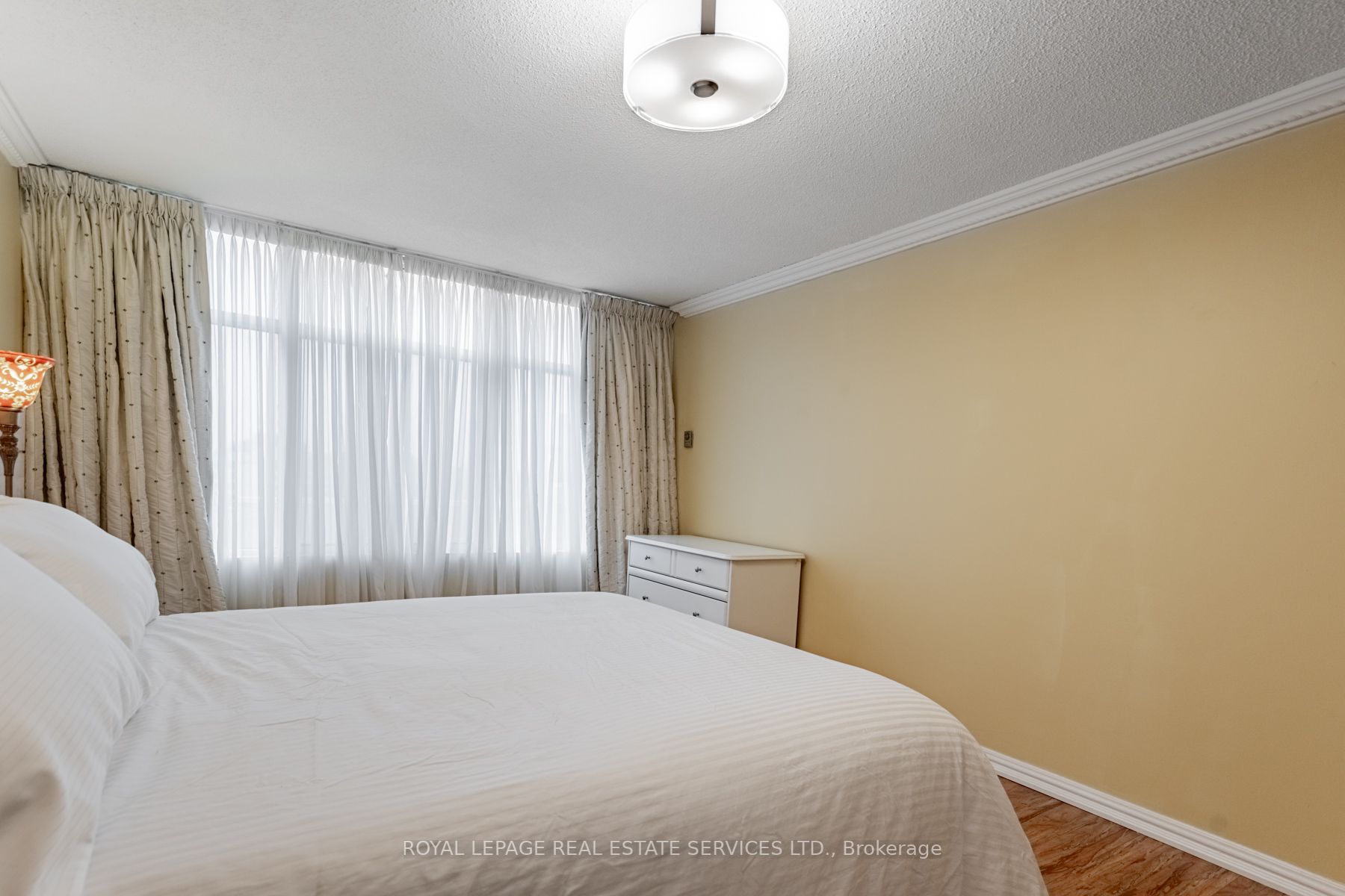 900 Yonge St, #502