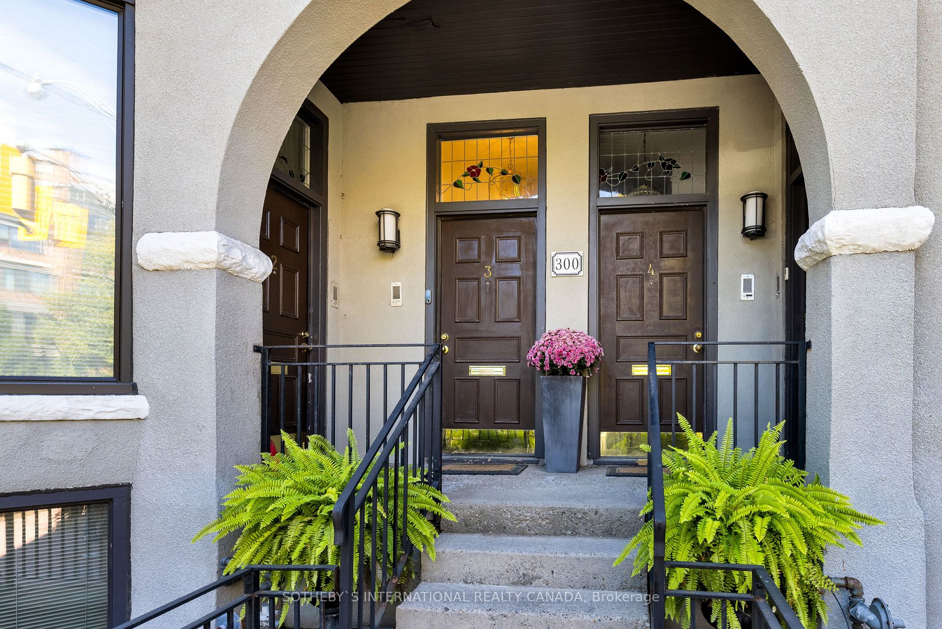 300 Avenue Rd, #Th3