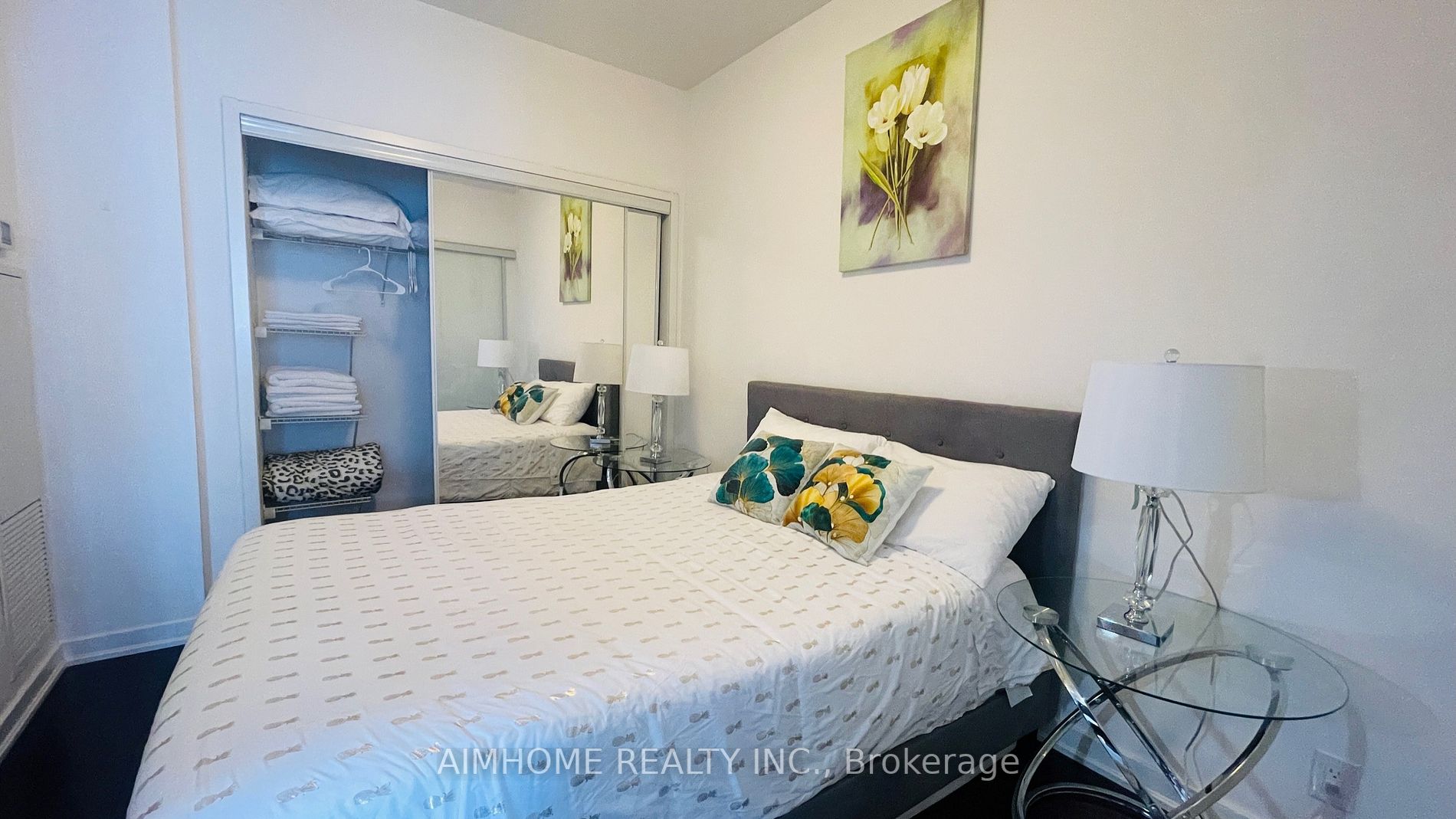 12 York St, #1601